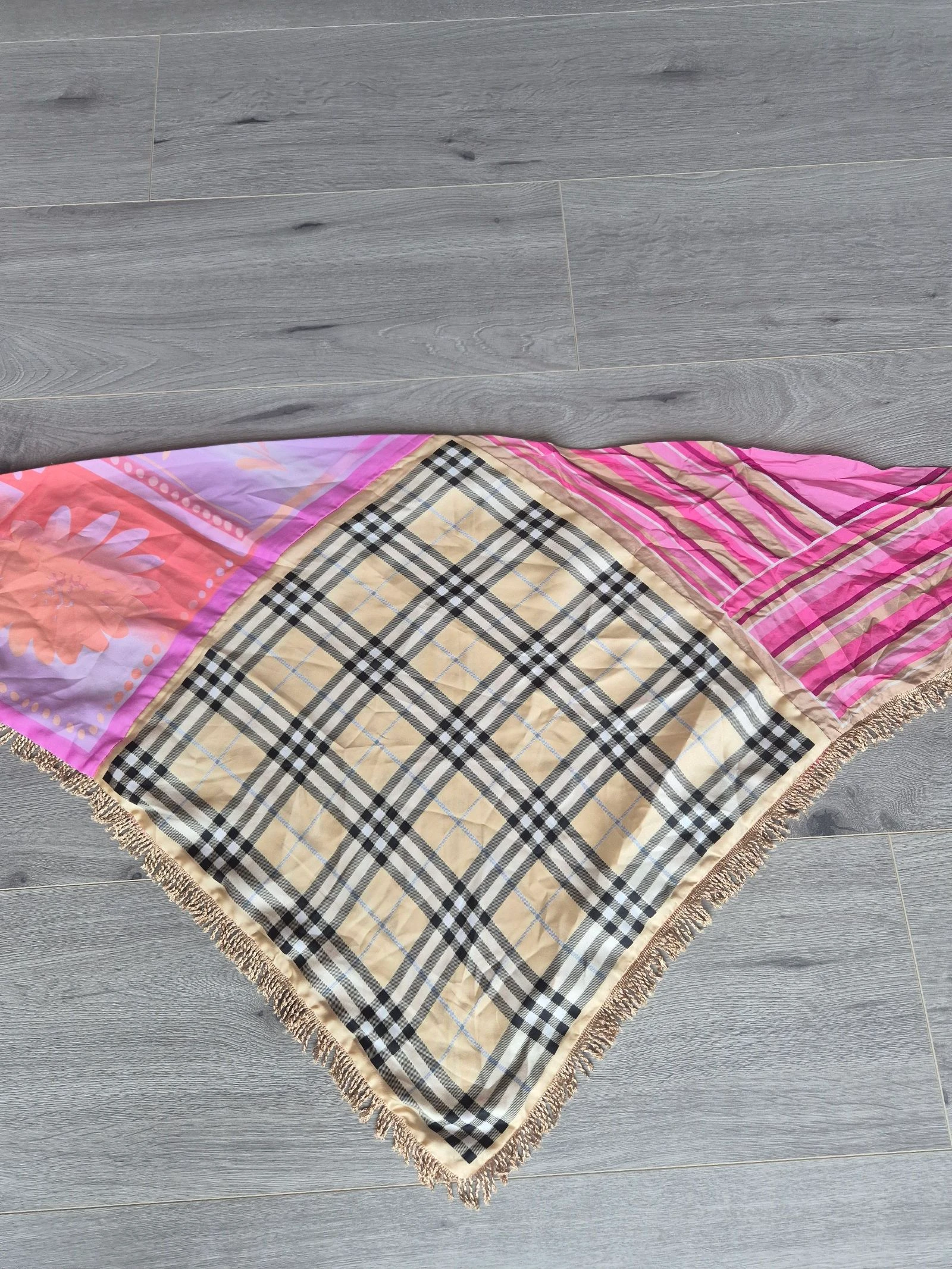 Grand foulard triangulaire avec imprimé losange et fleurs + franges – photo 8